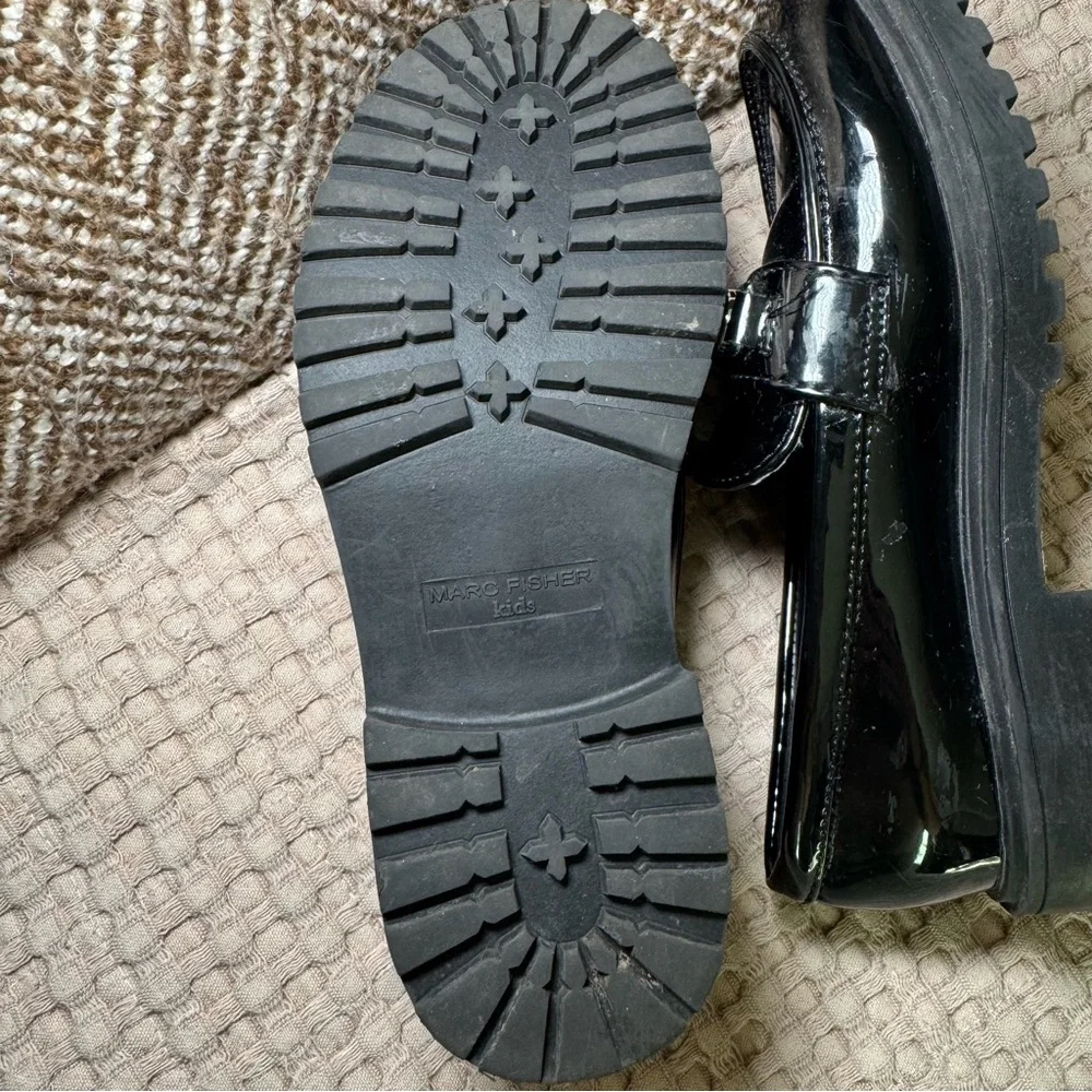 Marc Fisher Kids Black Patent Leather Pearl Loafer‎ Girls Size 12